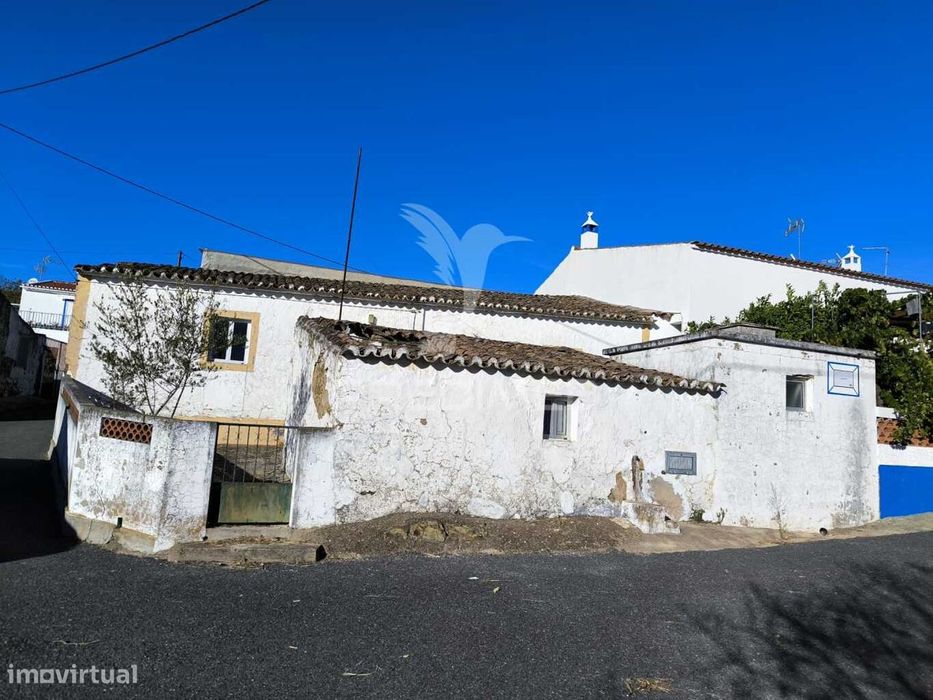 Casa térrea || 2 quartos || Quintal || Recuperar