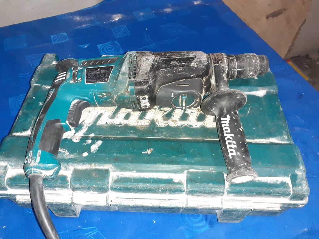 Makita  Młotowiertarka  HR 2610T