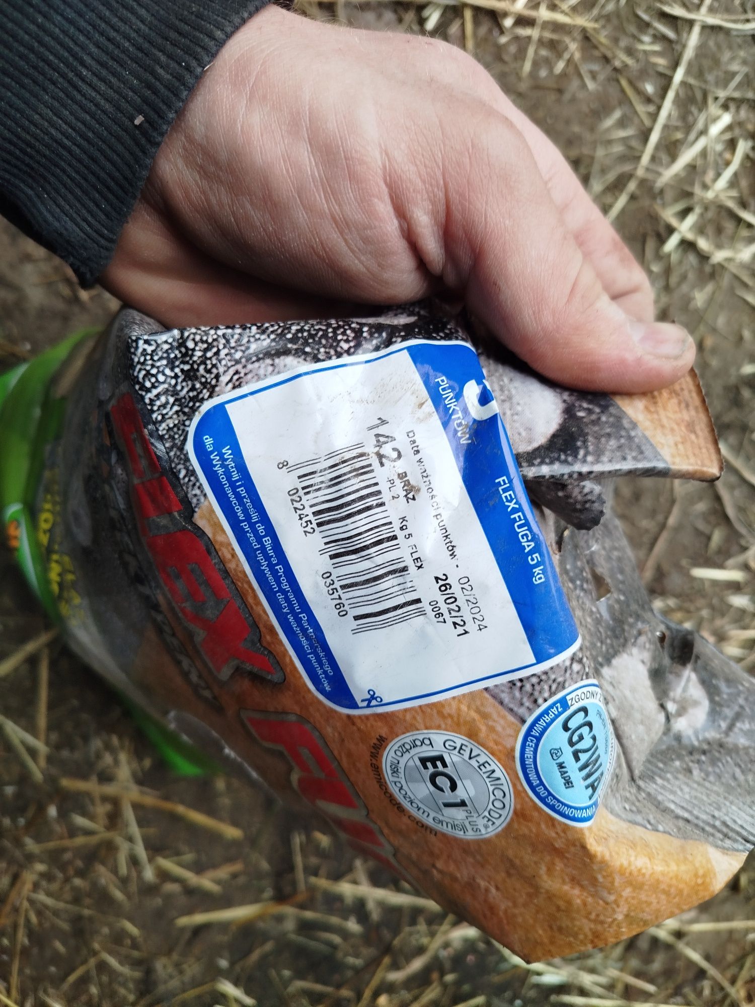 Fugą Mapei 142 po terminie 5 kg