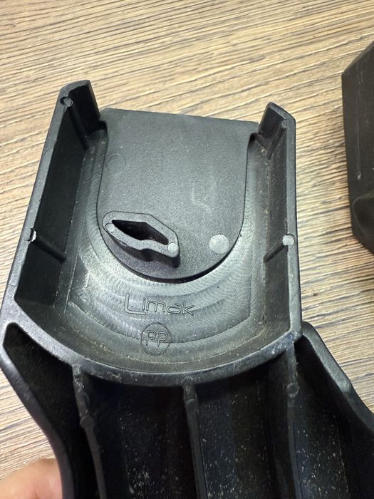 Адаптер для автокрісла