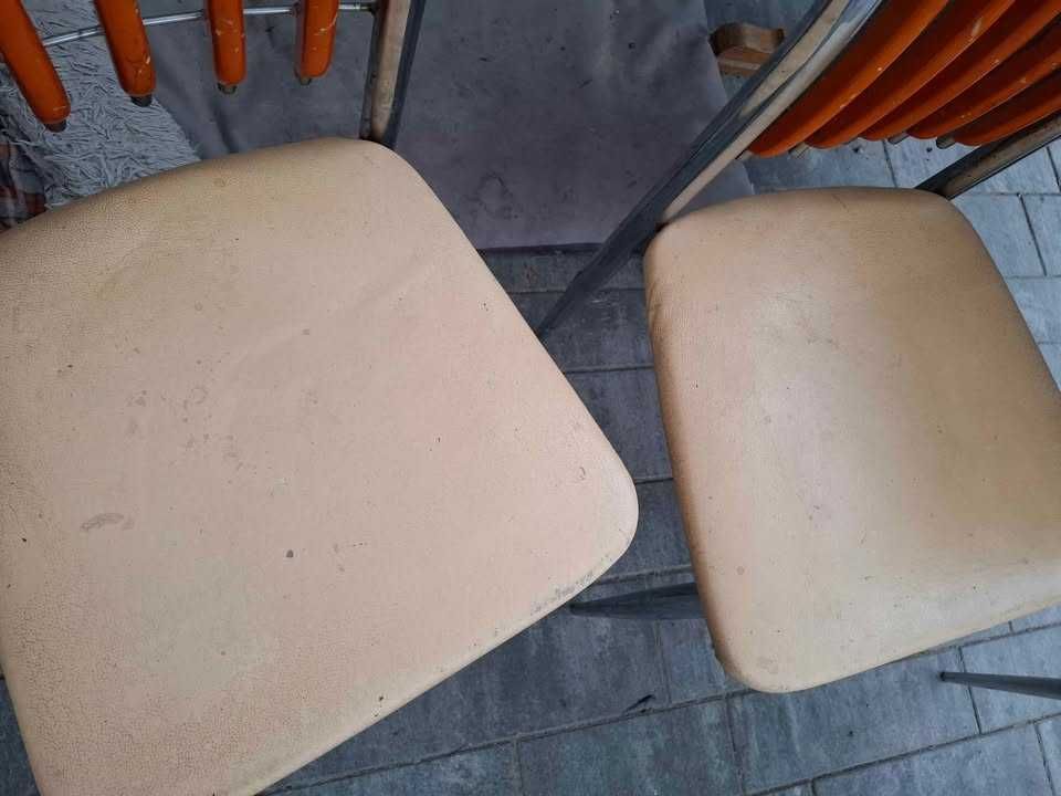 stół drewniany z 4 krzesłami