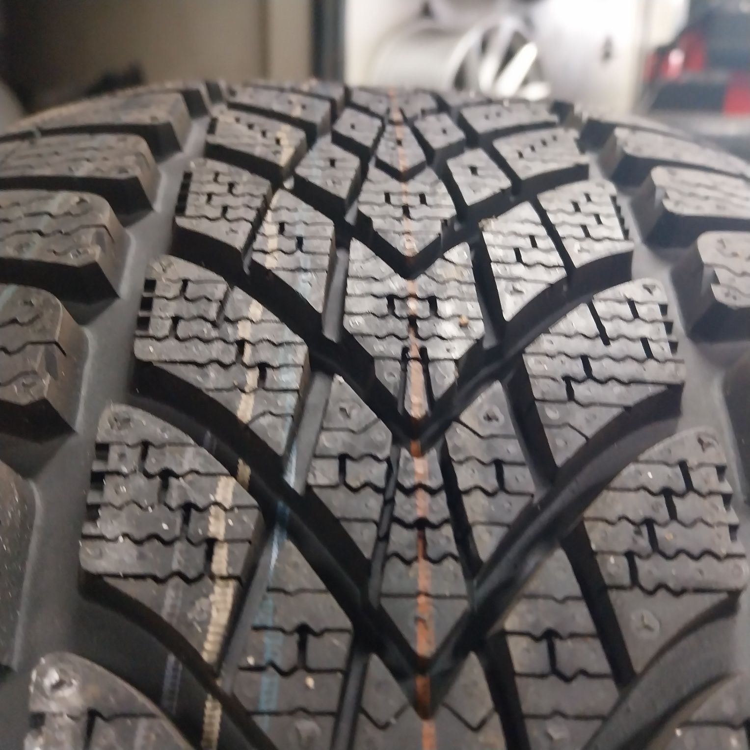 Opona Zimowa  Dunlop SP Winter Sport 4D  225/50R17 94H