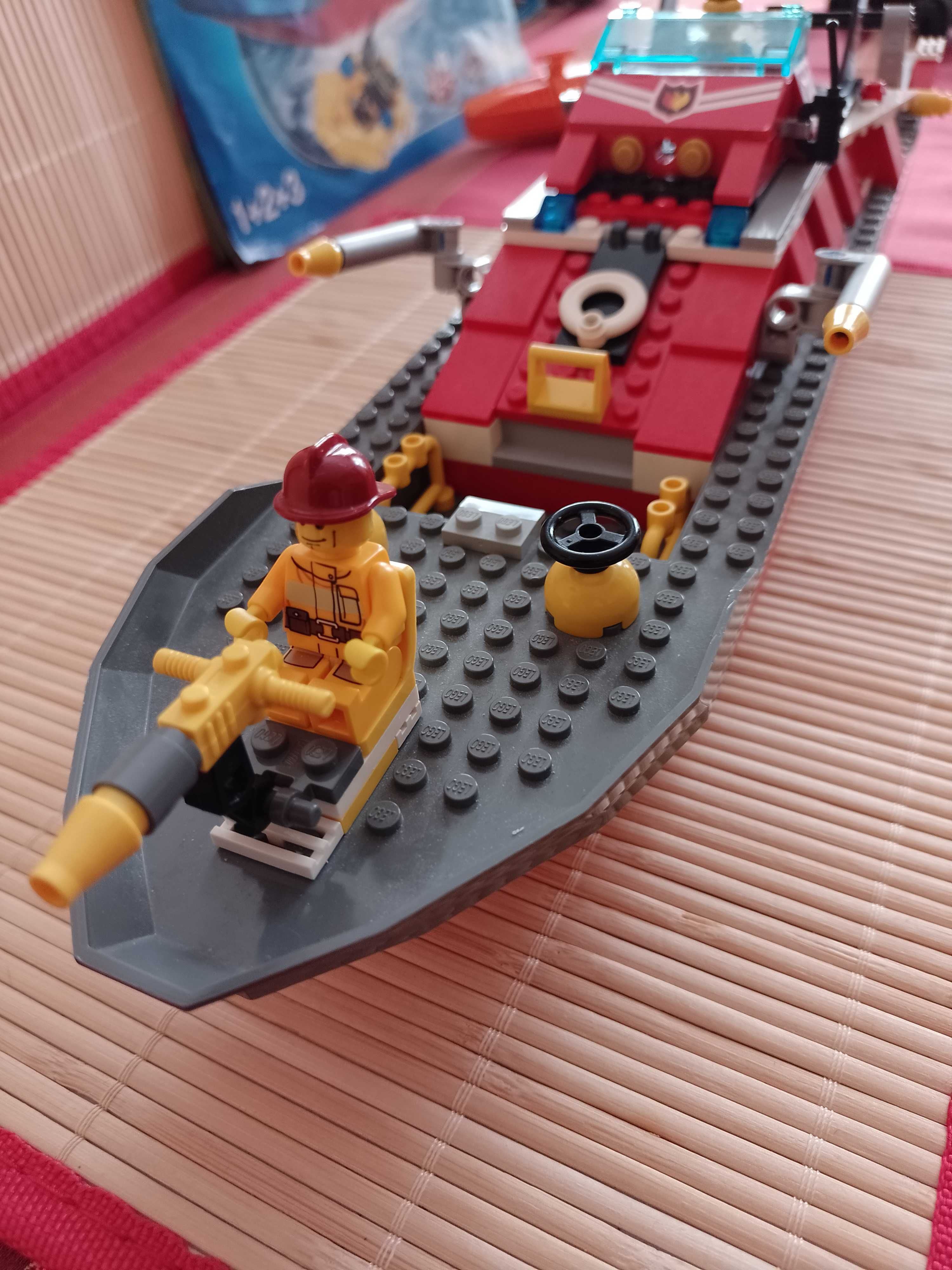 klocki lego city-7906 łódź strażacka