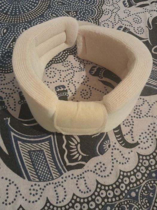 Colar cervical ortopédico – usado uma vez