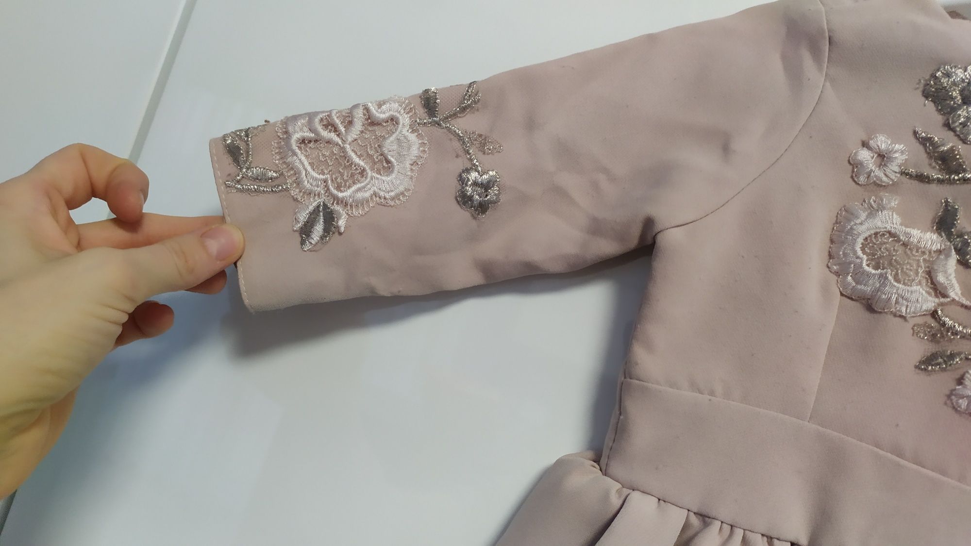 Elegancka sukienka dla dziewczynki.Szyta na miarę. Wesele,roczek