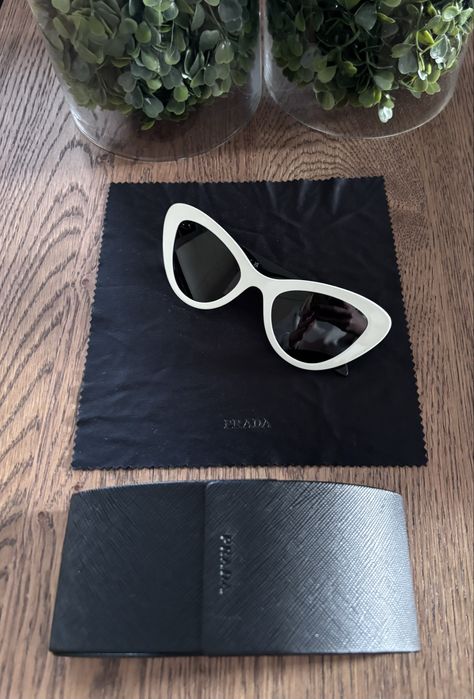 Okulary oryginalne Prada model SPR13Y 52021- stan bardzo dobry.