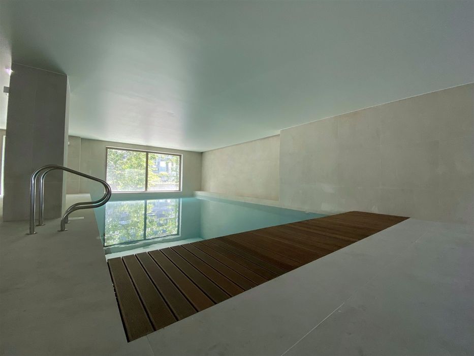 T1 + 1 em empreendimento de luxo com piscina interior e ginásio
