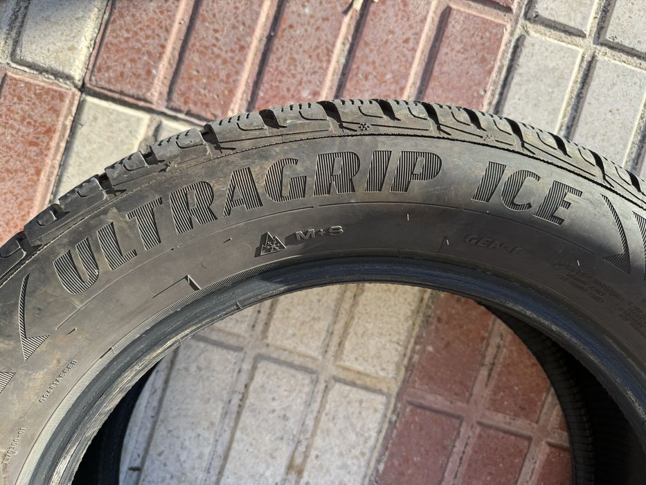 GoodYear Ultragrip ICE 215/60 R17 96T