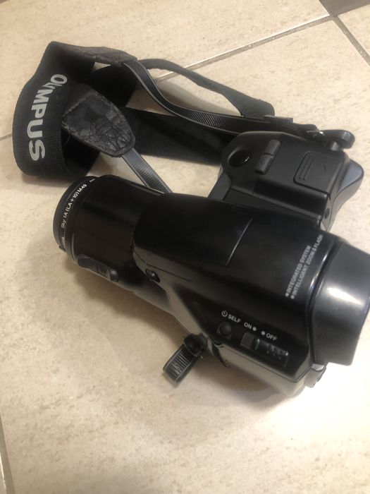 Máquina Fotográfica Olympus IS 1000