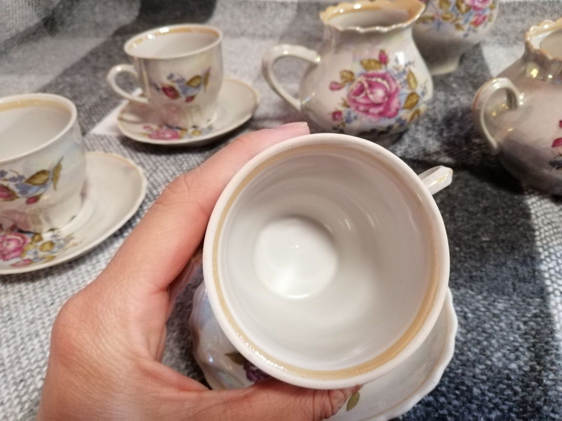 Кофейный сервиз с небольшими чашками, сахарница, молочник, чайник