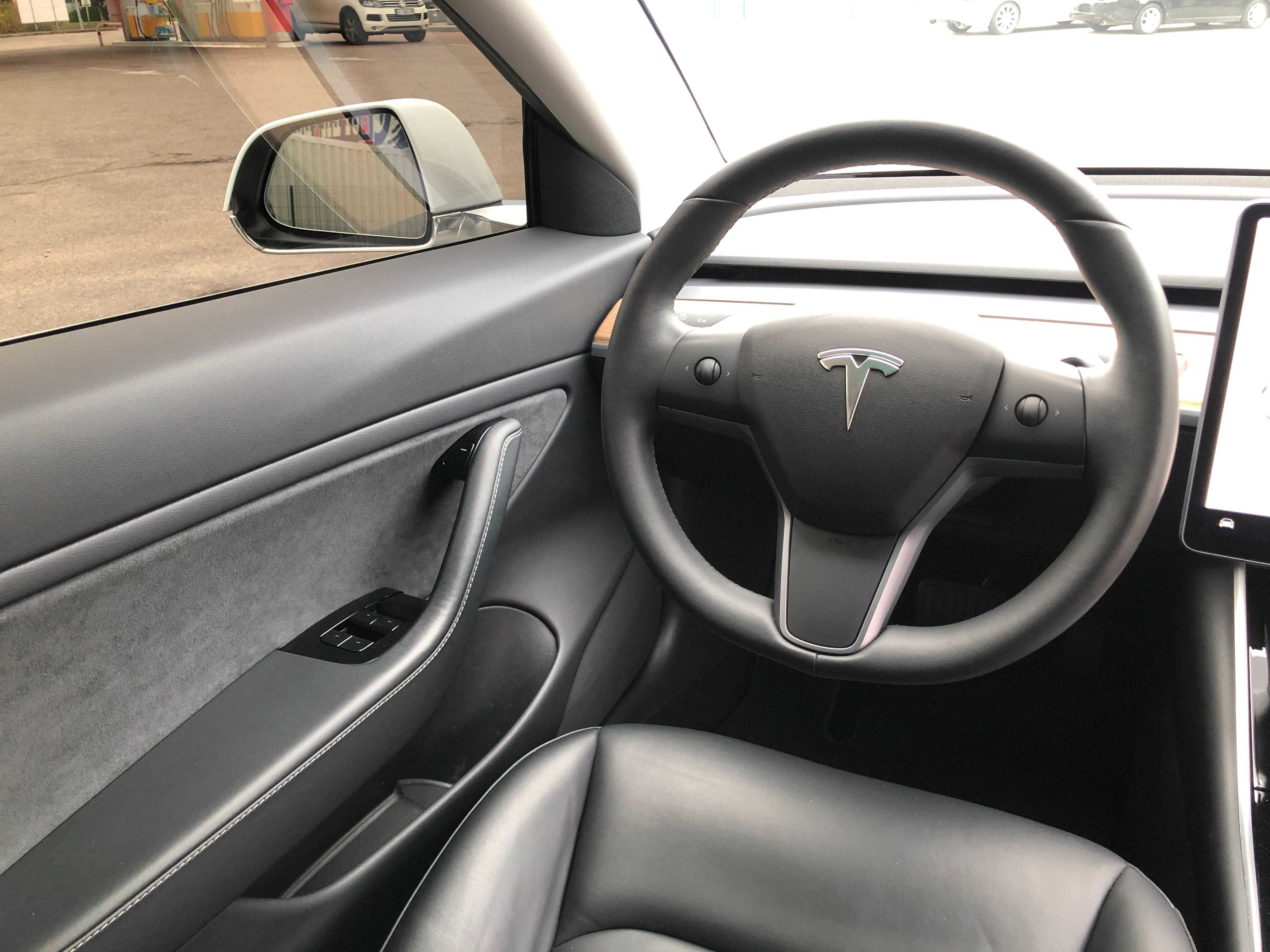 Tesla Model 3. 2019 рік. Гарний стан. Все працює