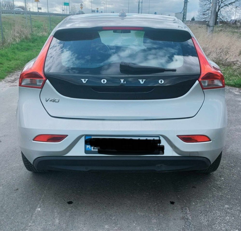 Volvo V40  Rok 2013  Diesel 1.6