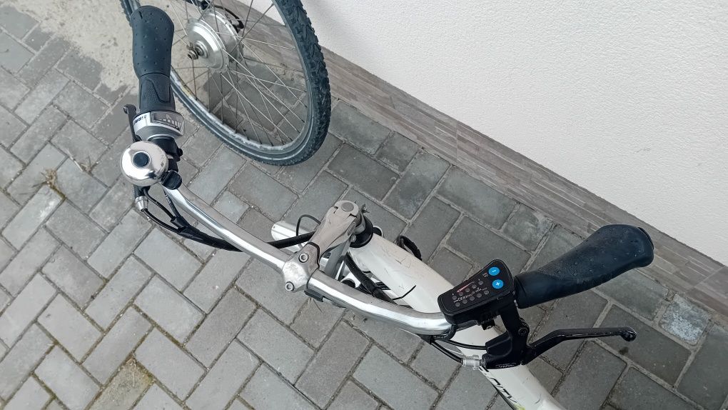 Dwa rowery elektryczne do naprawy