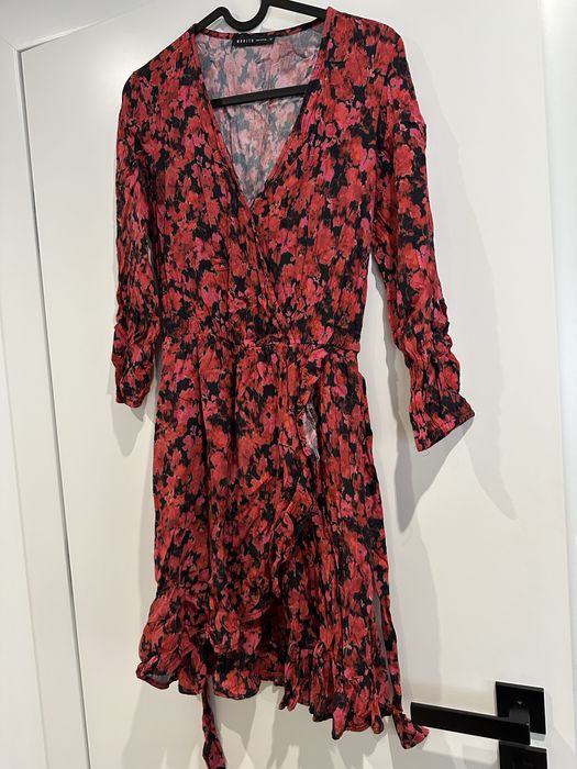 Czerwono czarna sukoenka mohito xs