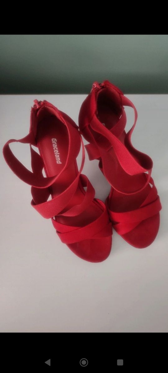 sandałki damskie czerwone na obcasie firma Graceland rozmiar 37,
