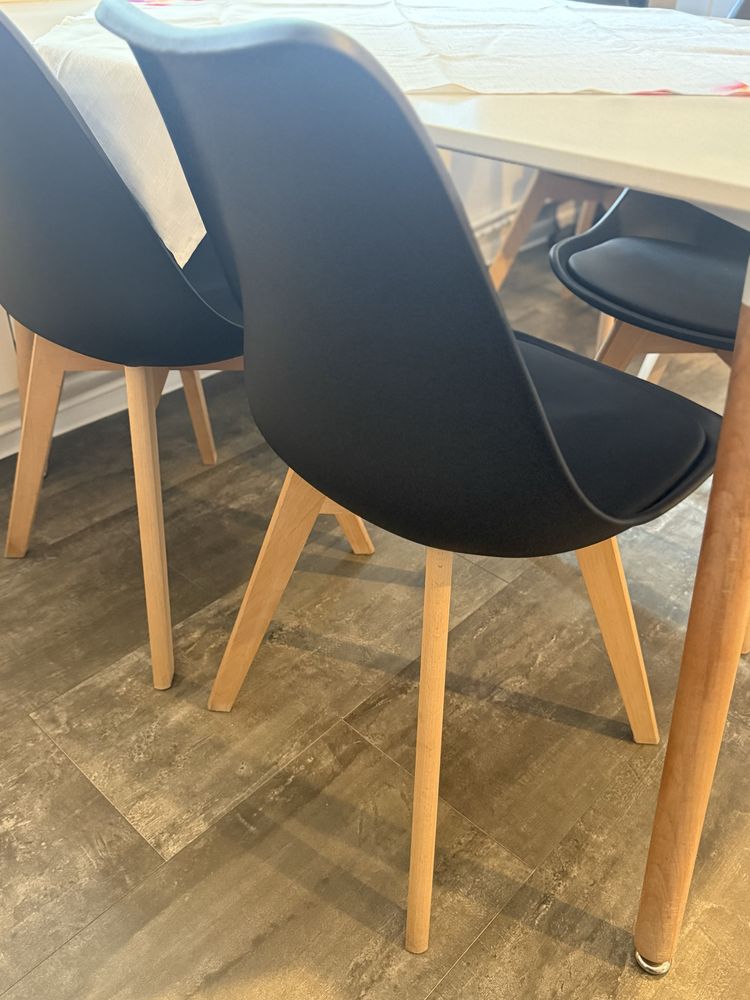 Krzesla Camelle czarne cztery sztuki komplet