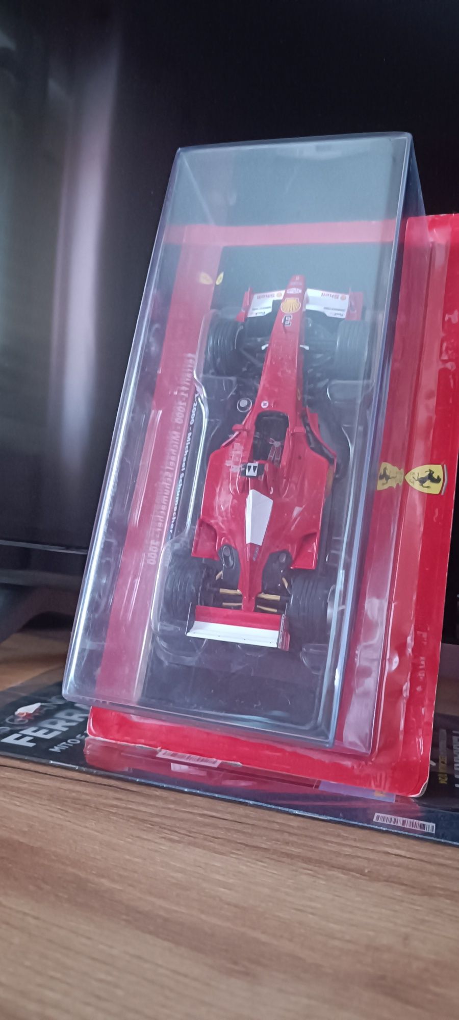 Carro 1/24 Michael Schumacher coleção oficial formula 1