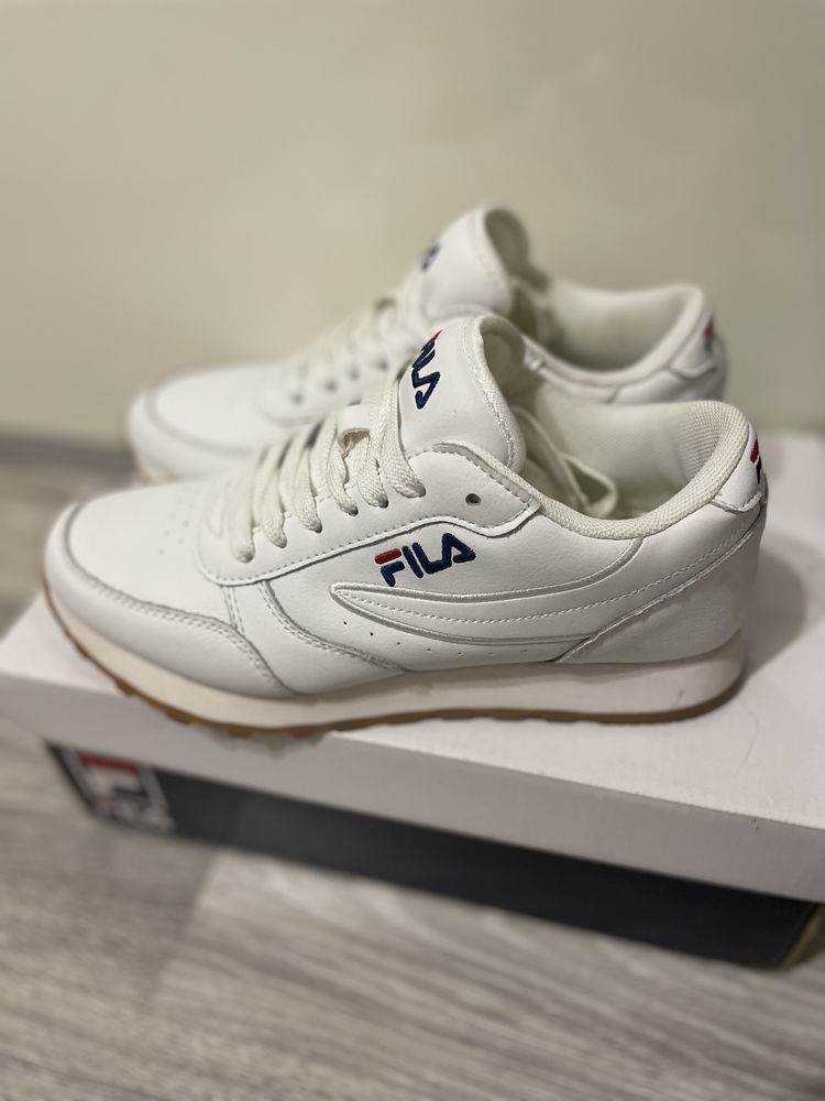 Кожаные кроссовки Fila