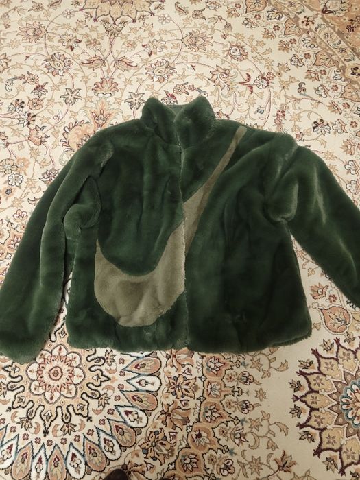 Шуба жіноча Nike розмір М