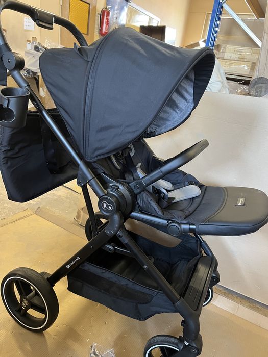 Yoxi spacerowka Kinderkraft kolor czarny wózek