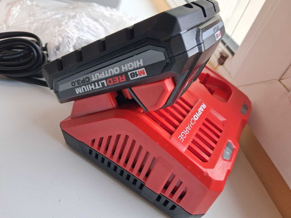 Зарядний пристрій Milwaukeе  RAPID 6A