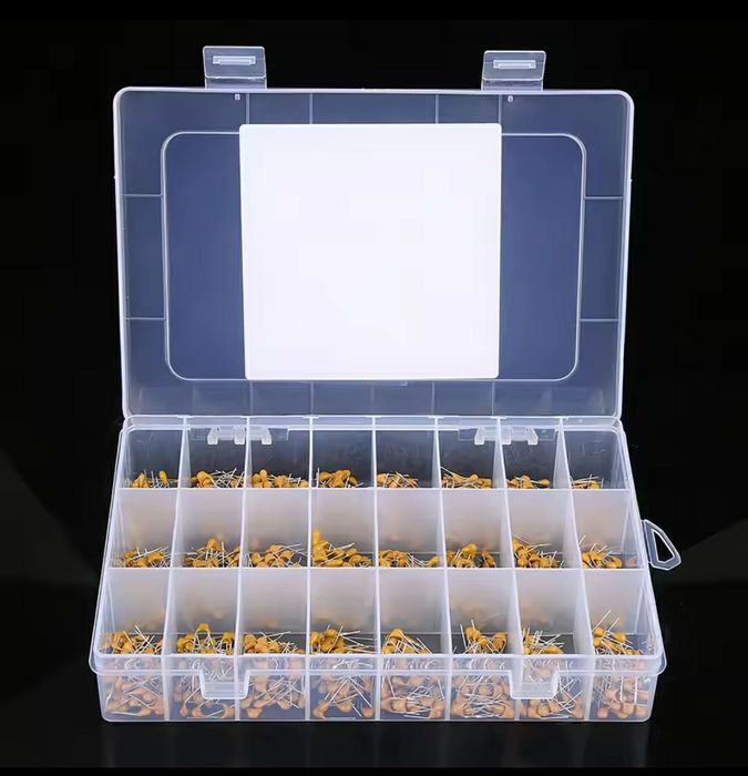 Набори електролітичних та керамічних конденсаторів.