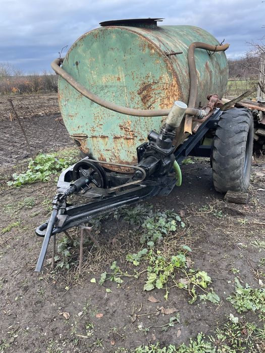 Продам бочку на шасі з помпою