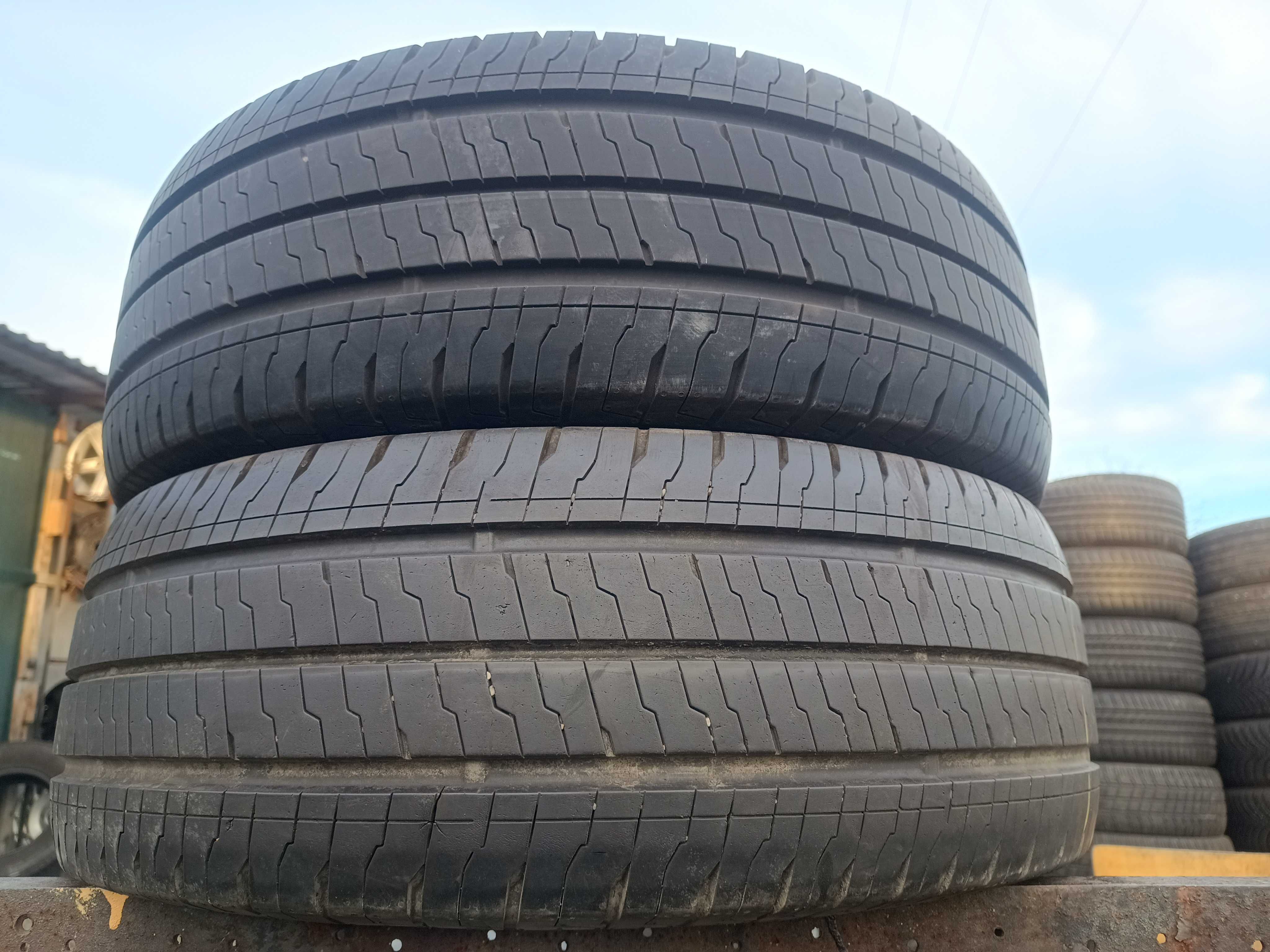 Opony letnie Continental 235/65R16C z 2022r