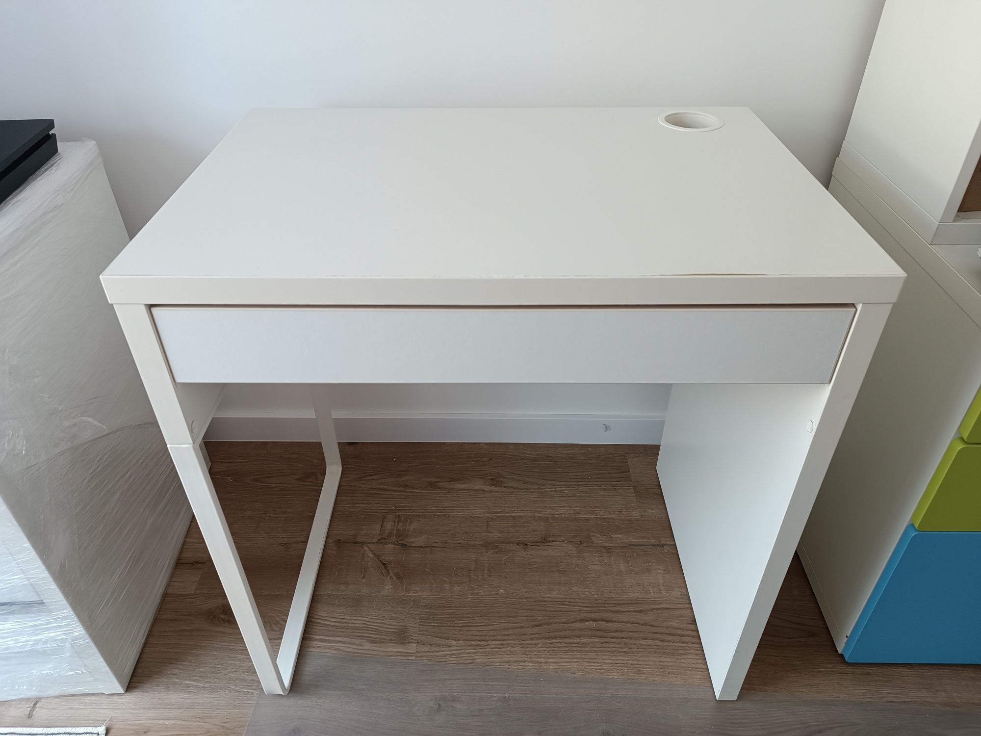 Secretaria branca (IKEA - MICKE) + separador para arrumação