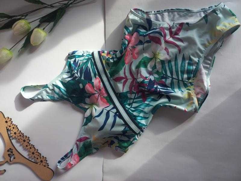 Суцільний купальник 46 розмір новий