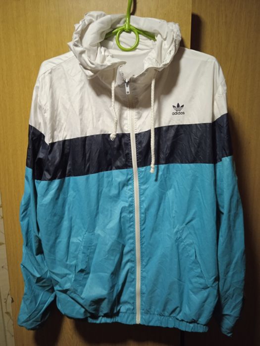 Жіночі спортивні вітровки