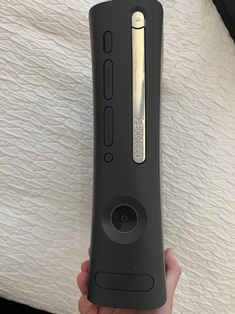 Xbox 360 + 2 comandos e todos cabos origem