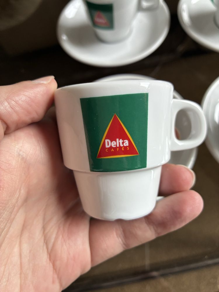 Chavenas de cafe + pires Delta