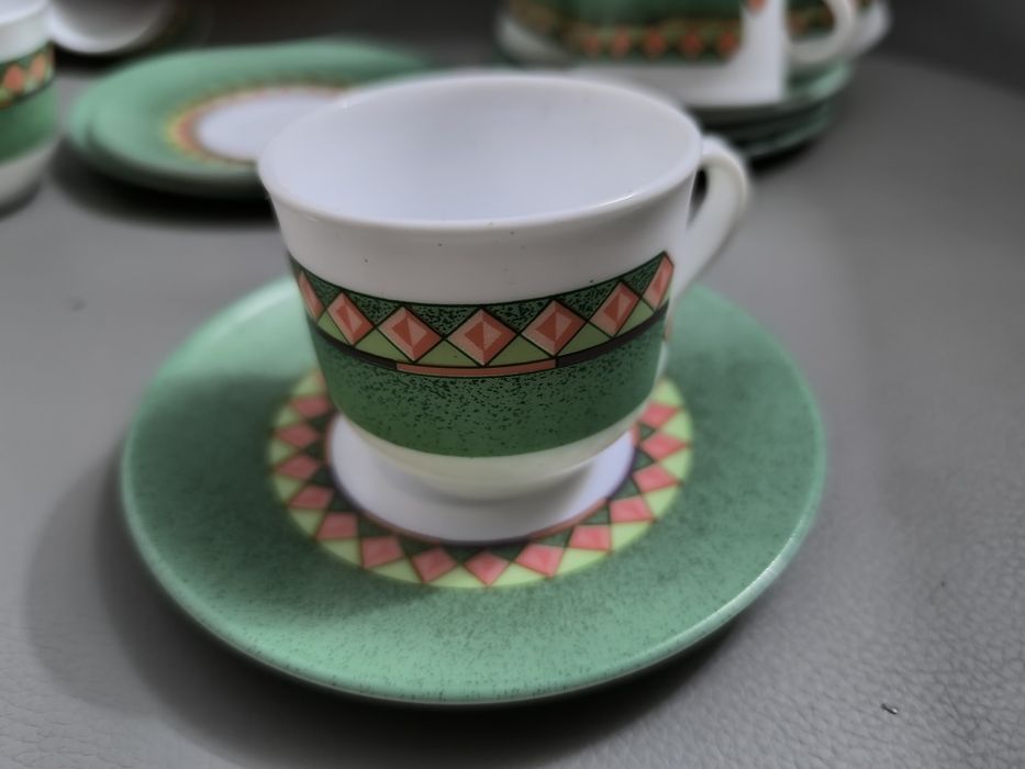 Conjunto de 10 chávenas de café e 6 de meia de leite