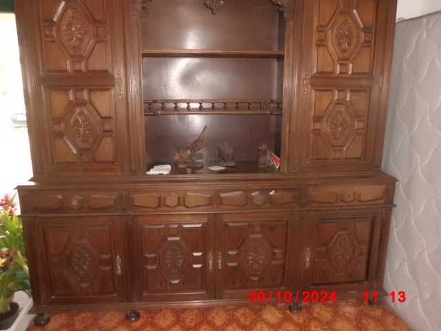 vendo louceiro da decada 70 (em madeira entalhada)