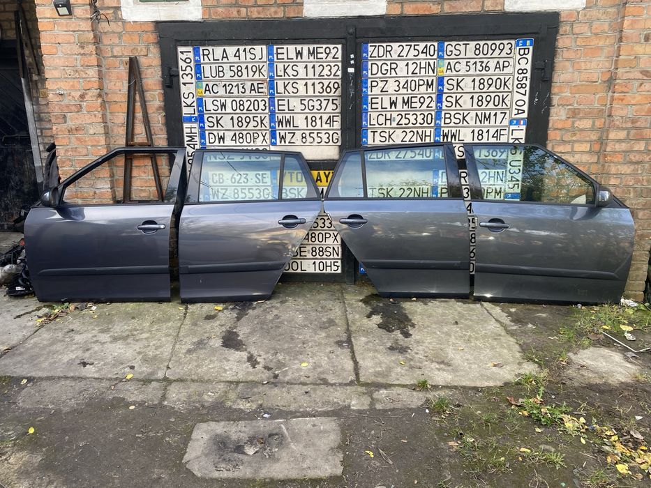 Двері передні задні ліві праві Skoda Fabia універсал