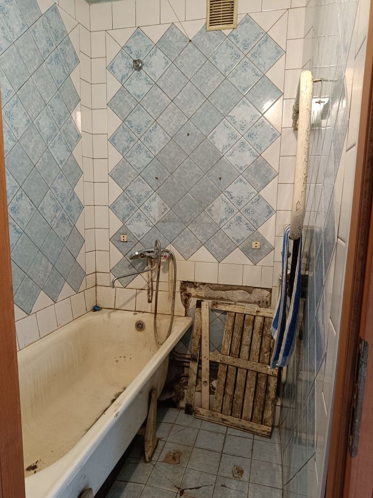 Продам 2 комнатную квартиру в центре Чугуева