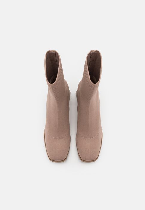 Botki wiosenne beżowe Call It Spring 36