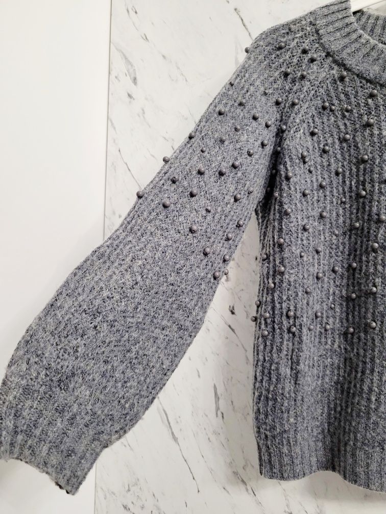 Sweter z aplikacją z koralików perły wełna
