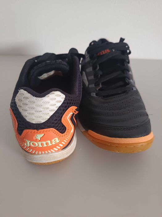 Sapatilhas Joma pretas e laranja