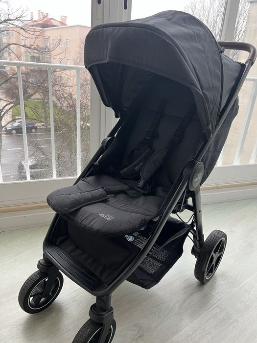 Carrinho de bebe com ovo