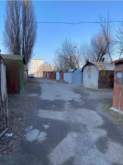 Продаю гараж жданівський по вул. Металургів