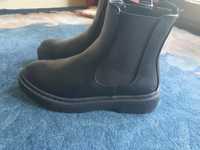 Botas pretas tamanho 39