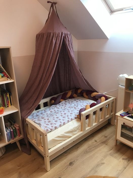Drewniane łóżko dziecięce 80x140 z barierkami i pojemnikiem