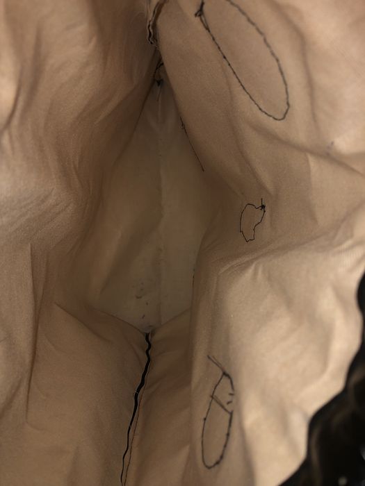 modny, skórzany worek na plecy z naszywkami