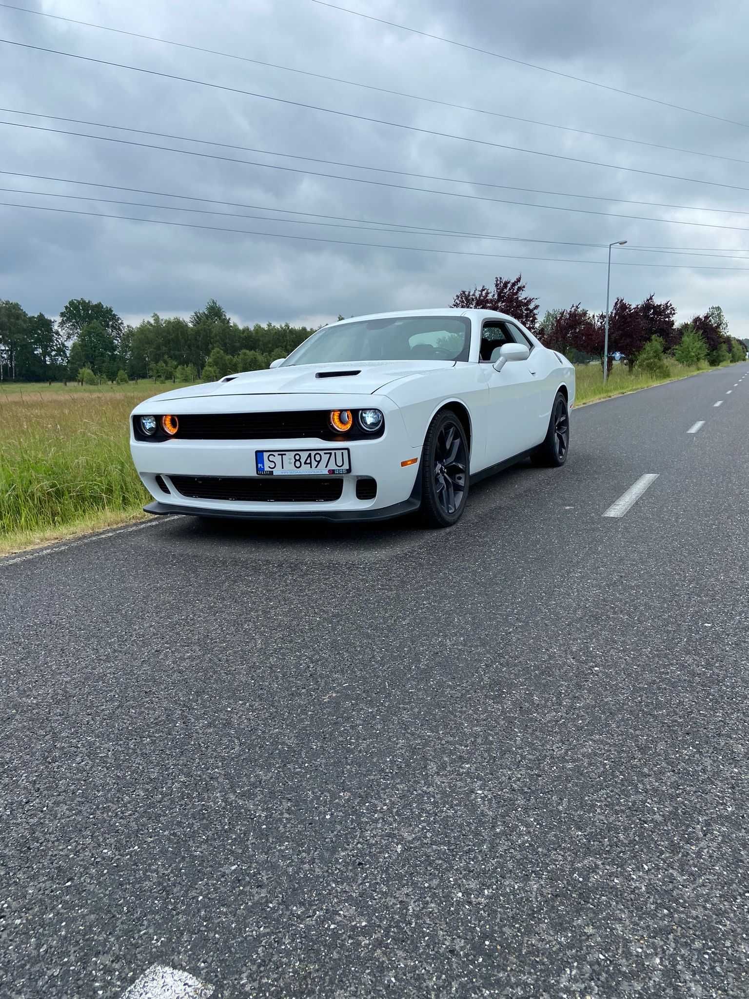 Wynajem samochodu sportowego DODGE CHALLANGER 5.7