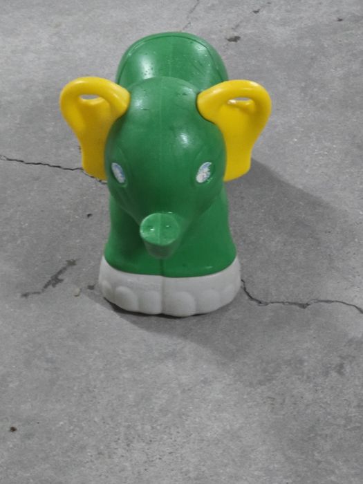 Elefante com rodas infantil