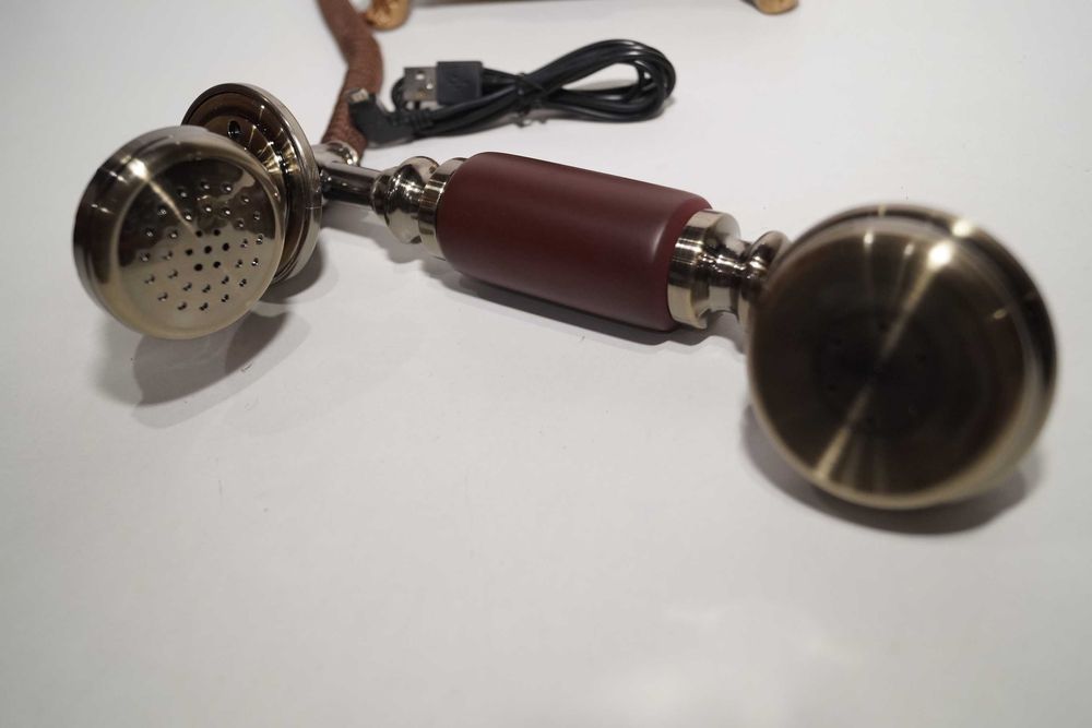 Starodawny staromodny telefon stacjonarny vintage obrotowa tarcza SIM