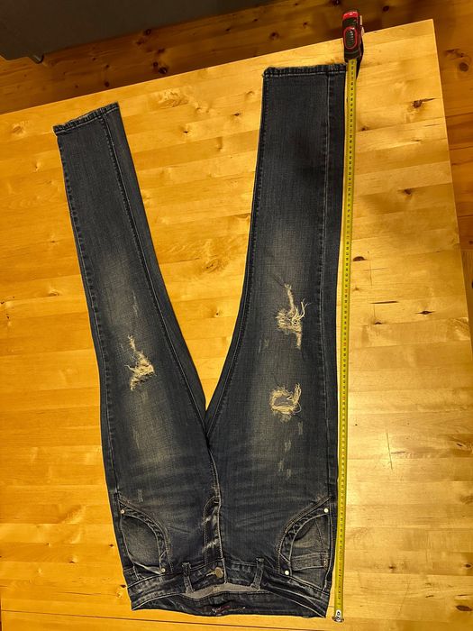Dżinsy z przetarciami 31