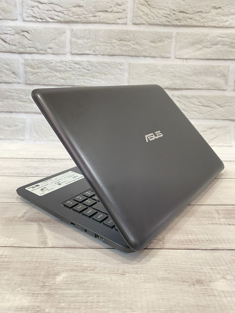 Ноутбук Asus VivoBook R417Y 14’’ AMD E2-7015 4GB ОЗУ/64GB EMMC (r1440)